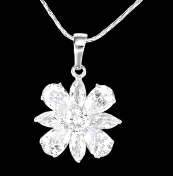 virág medál-Photoroom (1) 8 karátos szimulált gyémánt nyaklánc virág medállal ajándák díszdobozban - Image 1
