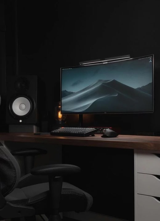 3 Minimalist Desk Setups - Ekszerwebshop.hu dark desk setup img opt