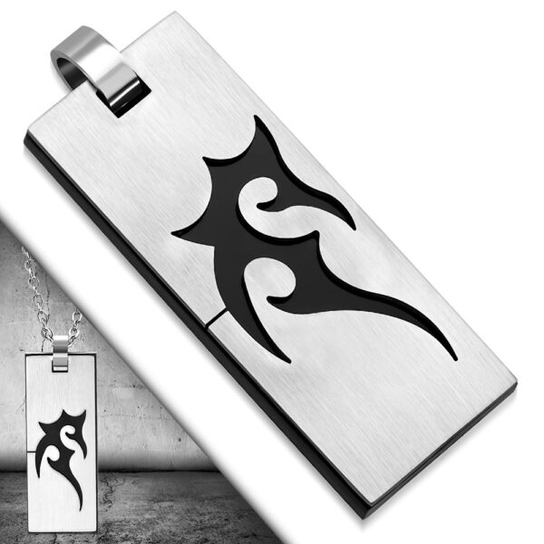 Ezüst színű, törzsi mintás nemesacél medál