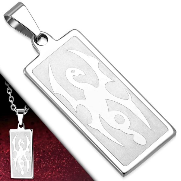 Ezüst színű, törzsi mintás nemesacél medál