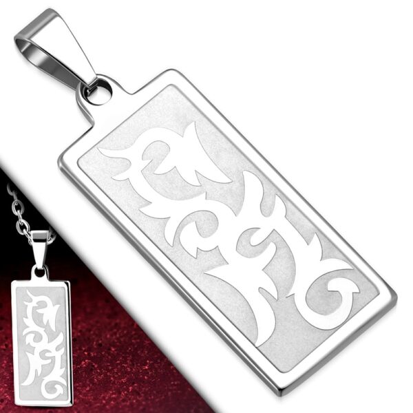 Ezüst színű, törzsi mintás nemesacél medál