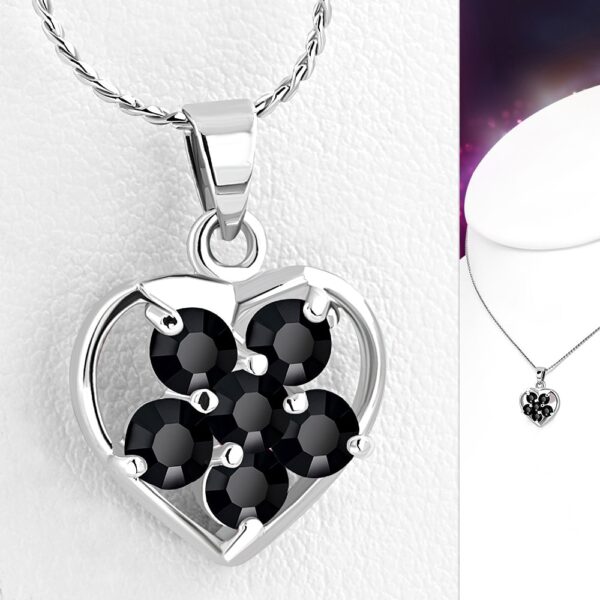 Szív közepén fekete viárg, cirkónia kristályos divat nyaklánc