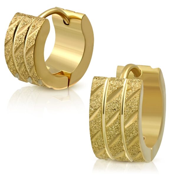 Arany színű, bordázott nemesacél fülbevaló