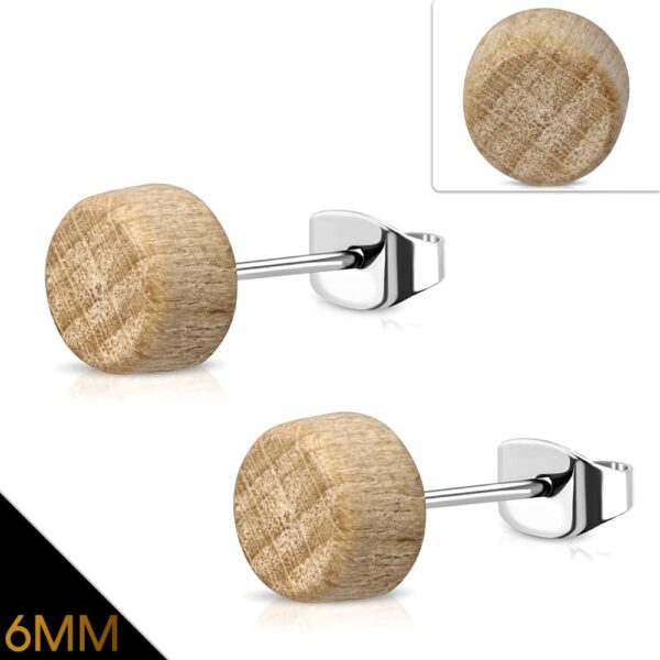 Világos barna színű, fából készült fülbevaló