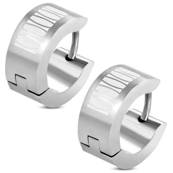 Tükörfényes, ezüst színű nemesacél fülbevaló