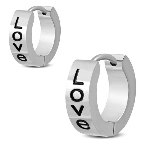 Ezüst színű, LOVE feliratú nemesacél fülbevaló