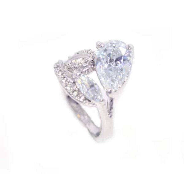 Britney kristályos gyűrű fehér arany színben