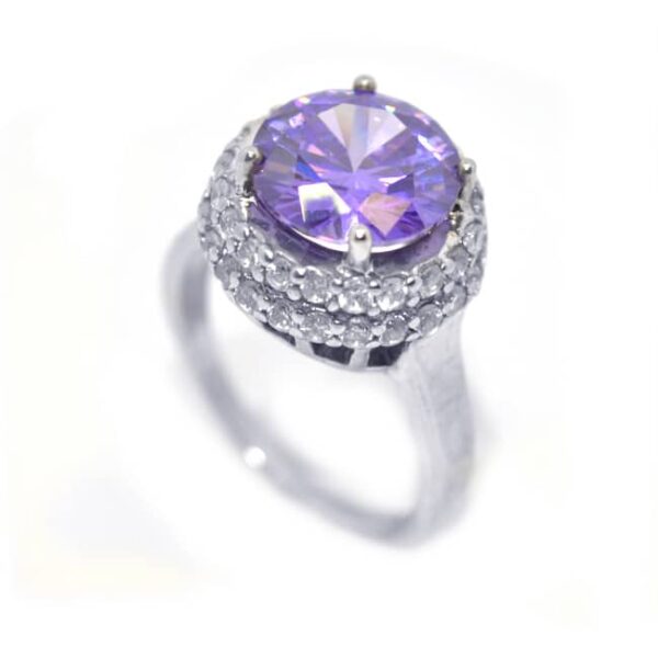 Lila kristályos gyűrű fehér arany színben