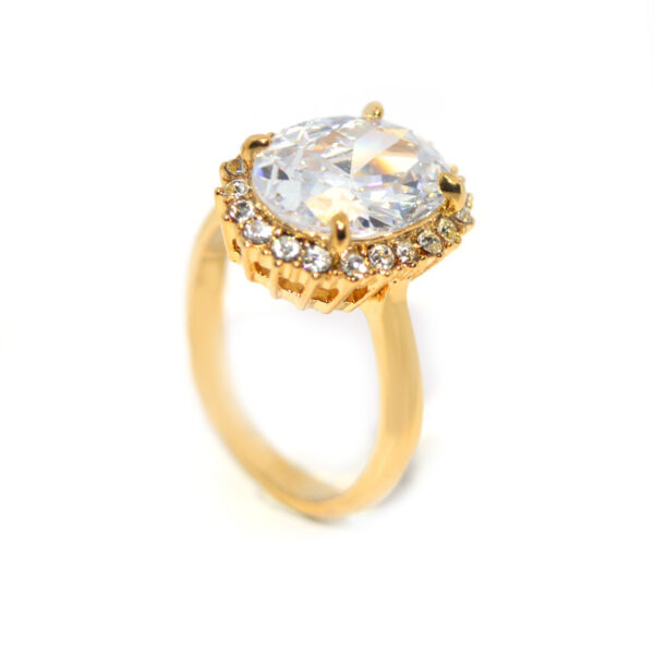 Rita nagy kristályos gyűrű arany színben