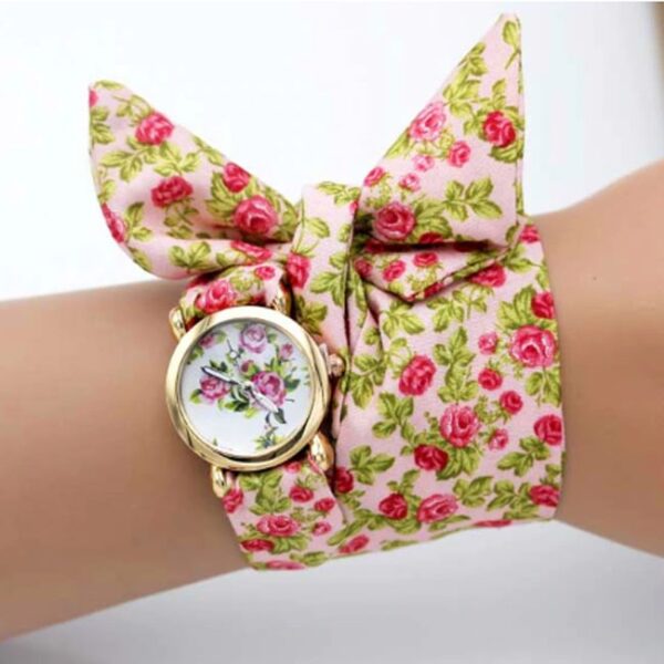 Divatos, nyárias karóra rózsaszín, virágos szövet szíjjal