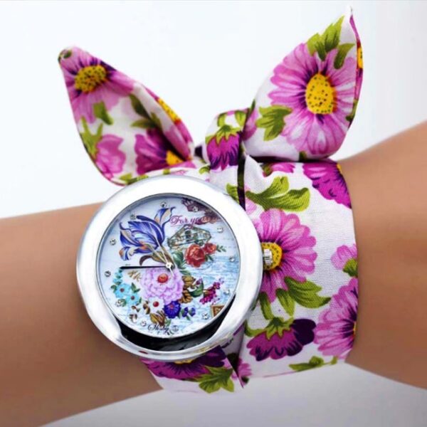 Divatos, nyárias karóra fehér-rózsaszín, virágos szövet szíjjal 