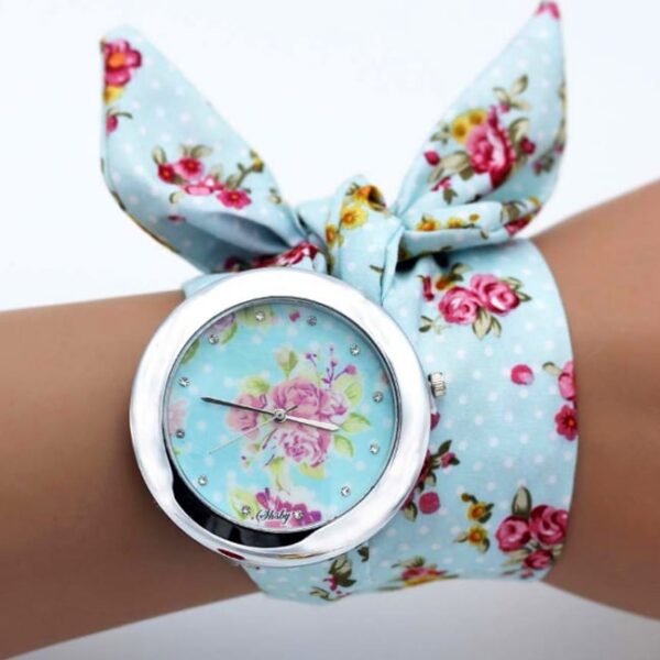 Divatos, nyárias karóra kék, virágos szövet szíjjal 