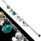 Ezüst színű karkötő színes üveggyöngy díszekkel