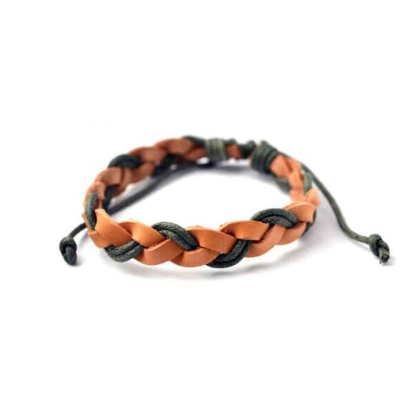 Barna és zöld színű fonott bőr karkötő