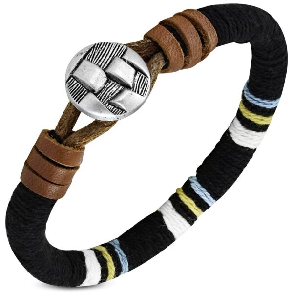 Színes szövet és bőr karkötő, gombos kapoccsal