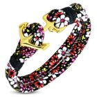 Virág mintás bőr karkötő, horgony kapoccsal