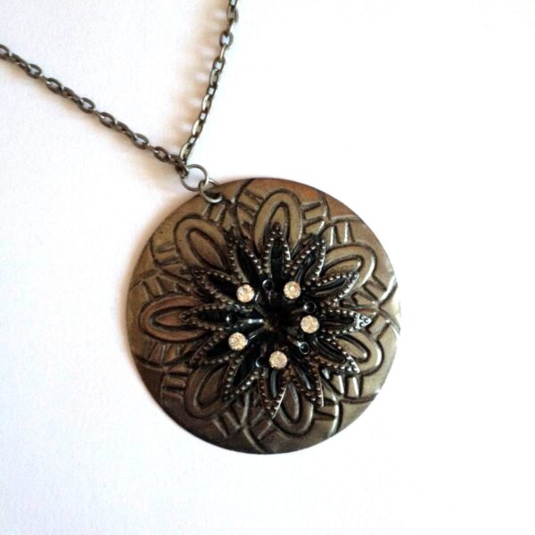 Hosszú nyaklánc nagy köves medállal