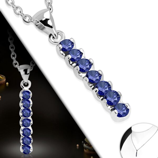 Ezüst színű nyaklánc, sötétkék cirkónia kristályos medállal