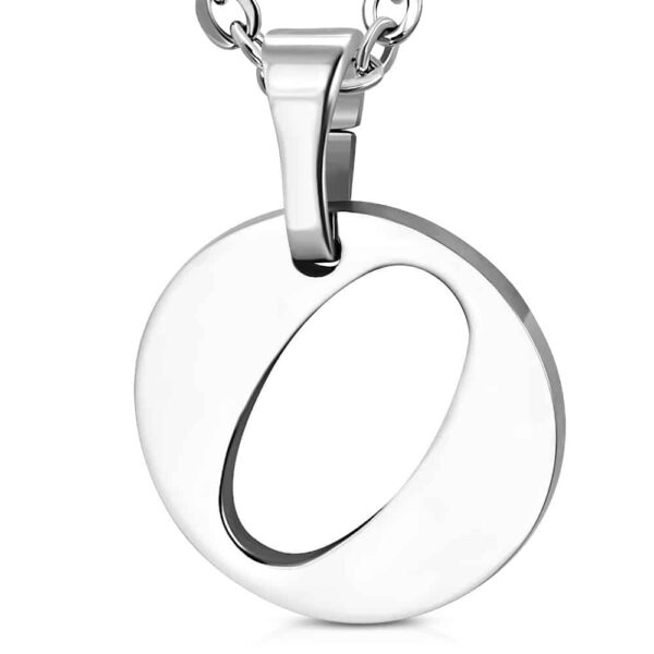 Ezüst színű, nemesacél "O" betű medál 