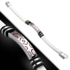 Fehér színű kaucsuk karkötő, ezüst színű, mintás nemesacél dísszel