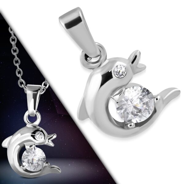 Ezüst színű, delfin alakú nemesacél medál, cirkónia kristállyal