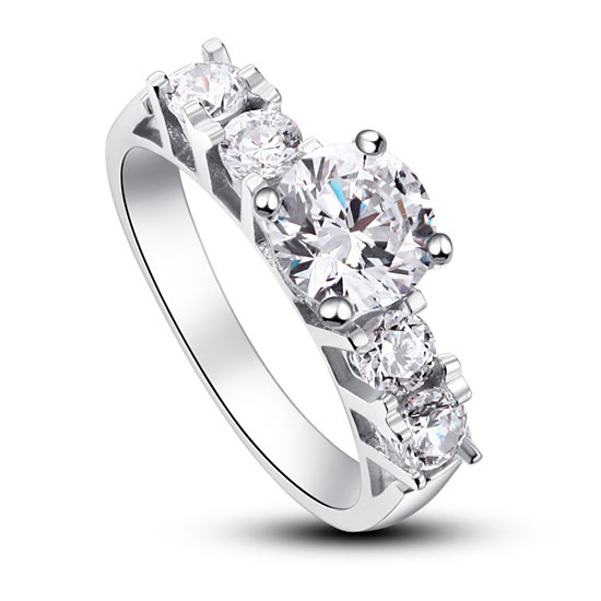 Ezüst gyűrű kristállyal