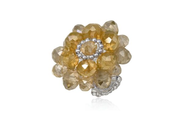 Virág alakú, gyöngyökből fűzött gyűrű