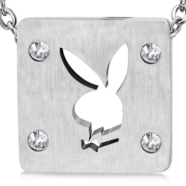 Ezüst színű, négyszög alakú nemesacél medál, kivágott nyuszi dísszel cirkónia kristállyal