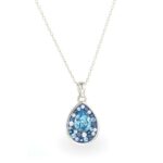 Világos kék swarovski kristályos ezüst nyaklánc csepp medállal
