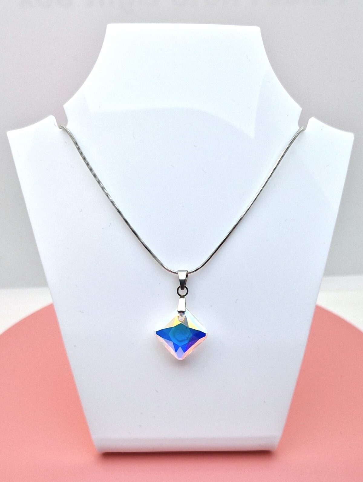 Swarovski kristályos nyaklánc-6431-CrystalAB-Rombusz-16mm_Álló