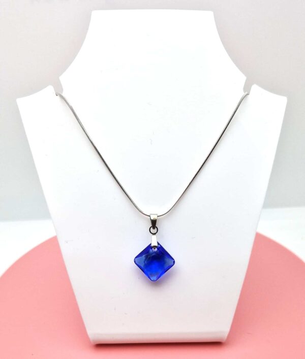 Swarovski kristályos nemesacél nyaklánc - Sapphire- 16 mm Rombusz