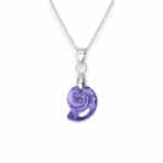 Swarovski® kristályos nemesacél nyaklánc – 17 mm – Csiga – Tanzanite