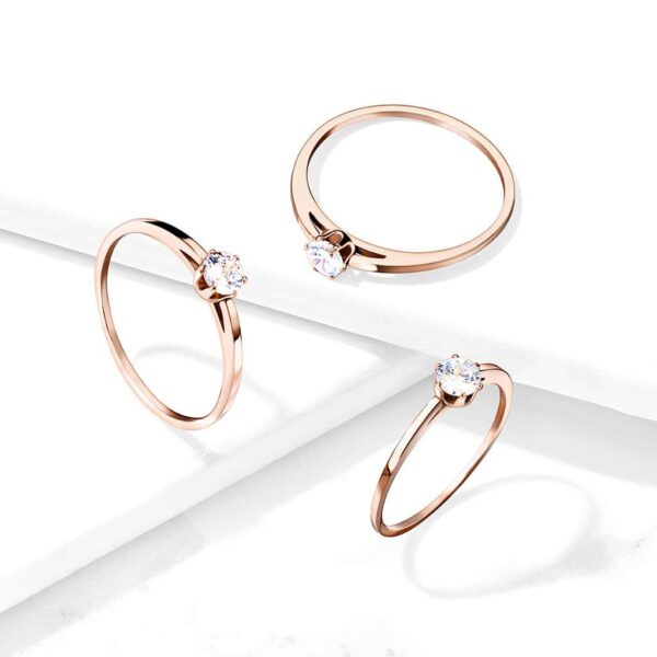 Rózsarany színű kristályos eljegyzési gyűrű