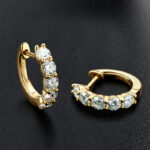 14K aranyozott apró karika ezüst fülbevaló - 2 karátos Moissanite gyémánt kövekkel - Image 2