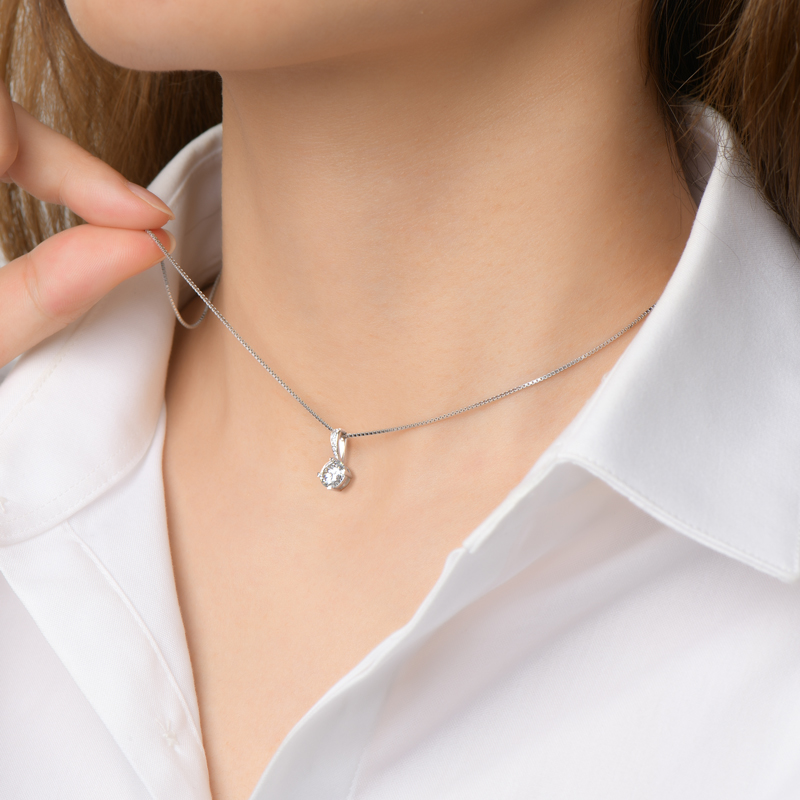 Minimalista 1 karátos Moissanite gyémánt 925 ezüst nyaklánc medállal Minimalista 1 karátos Moissanite gyémánt 925 ezüst nyaklánc medállal