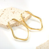Vízálló 18K aranyozott hipoallergén nemesacél fülbevaló PVD bevonattal, nagy karika - Calise - EkszerWebshop.hu