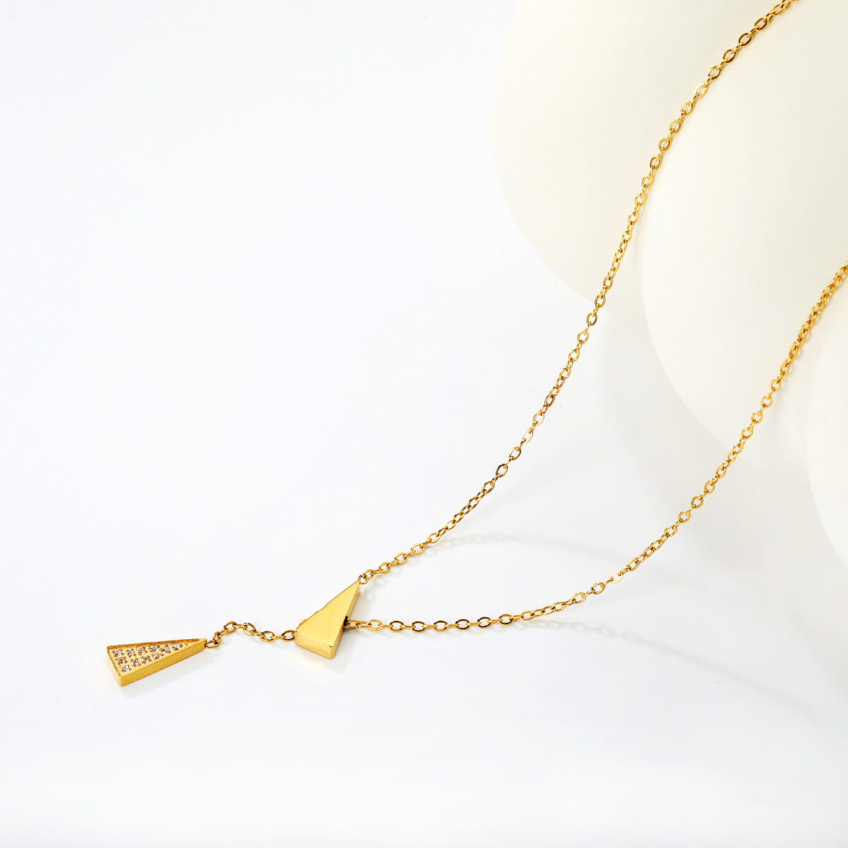 Lógós 18K aranyozott vízálló hipoallergén nemesacél nyaklánc PVD bevonattal - EkszerWebshop.hu Lógós 18K aranyozott vízálló hipoallergén nemesacél nyaklánc PVD bevonattal - EkszerWebshop.hu