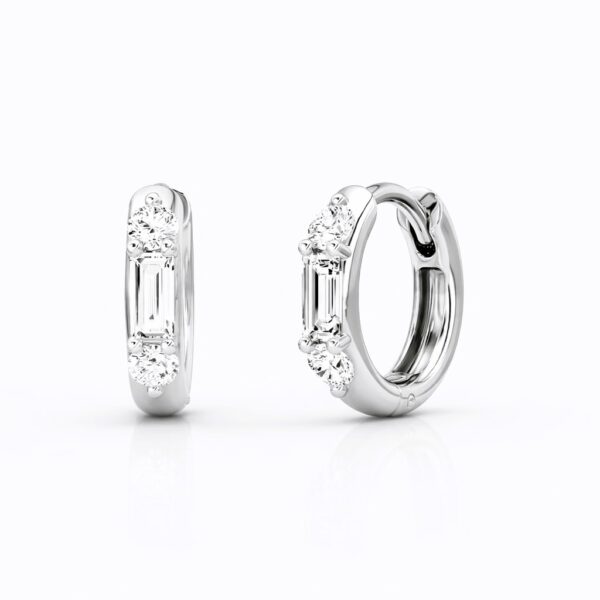 925 sterling ezüst 18K fehér aranyozott háromköves bagett csiszolású cirkónia karika fülbevaló - EkszerWebshop.hu
