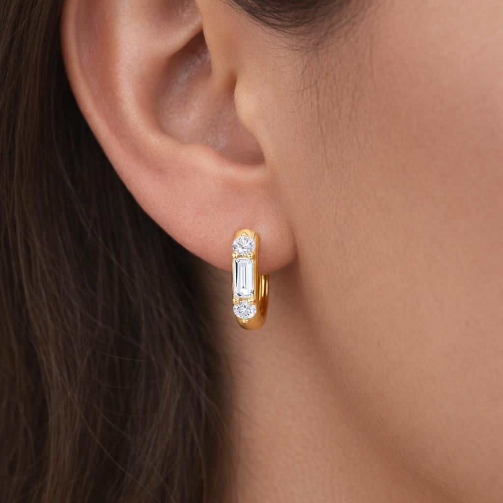 925 sterling ezüst 14K aranyozott háromköves bagett csiszolású cirkónia karika fülbevaló (1.1 cm) - EkszerWebshop.hu 925 sterling ezüst 14K aranyozott háromköves bagett csiszolású cirkónia karika fülbevaló (1.1 cm) - EkszerWebshop.hu