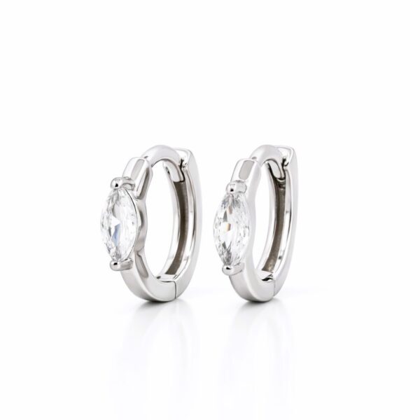 10 mm-es Ezüst minimalista köves kicsi karika fülbevaló - Navette kristály - EkszerWebshop.hu
