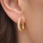 925 sterling ezüst pavé cirkónia köves gömb díszítésű karika fülbevaló - 14K sárgaarany bevonattal -EkszerWebshop.hu