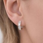 925 sterling ezüst 18K fehér aranyozott háromköves bagett csiszolású cirkónia karika fülbevaló - EkszerWebshop.hu