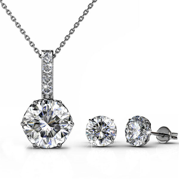 Kerek 18K aranyozott ékszerszett Swarovski® kristályokkal díszítve - Fehérarany színben - EkszerWebshop.hu